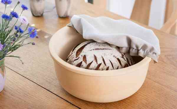 Brottopf mit Leinenabdeckung